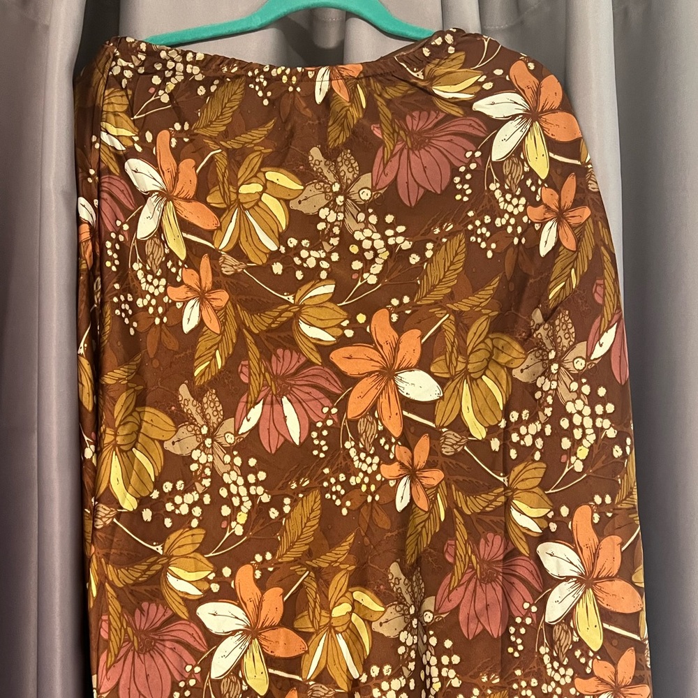 Fun satin skirt